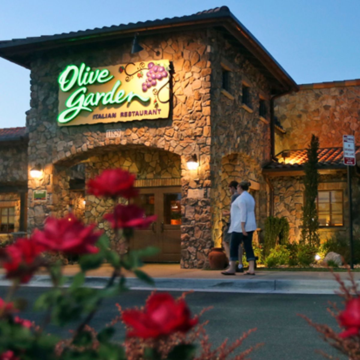Olive Garden Has Unlimited Breadsticks Also Lots Of Labor