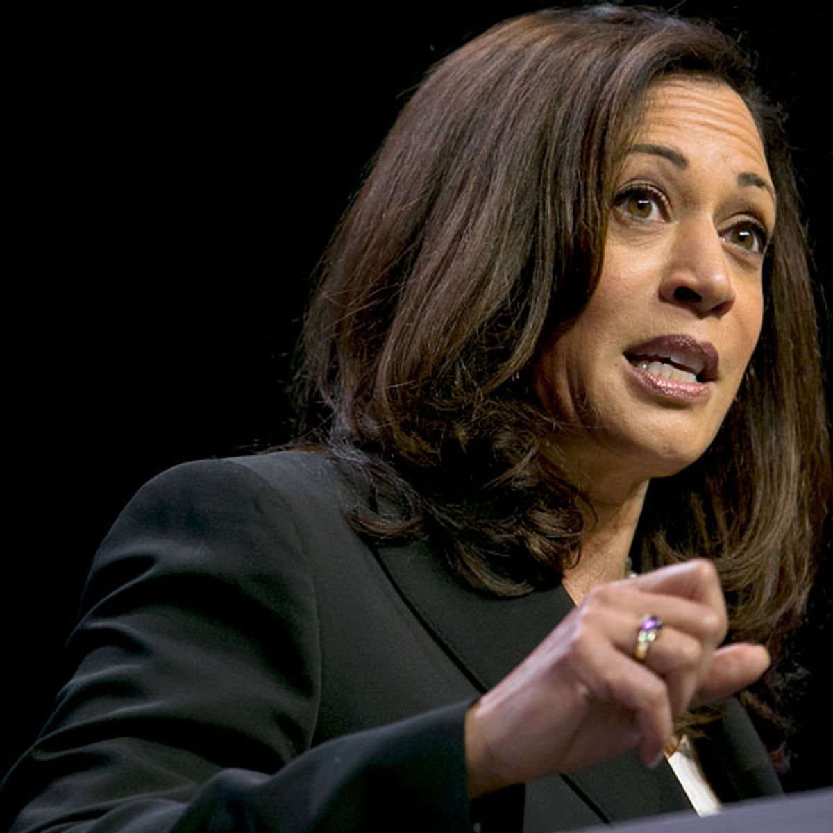 Kamala Harris To Weigh 2020 Presidential Bid Over Holidays