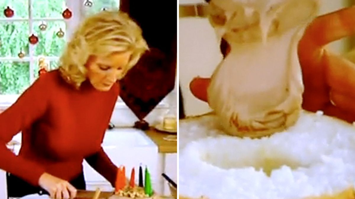Just how offensive is Sandra Lee's crazy Kwanzaa cake? 