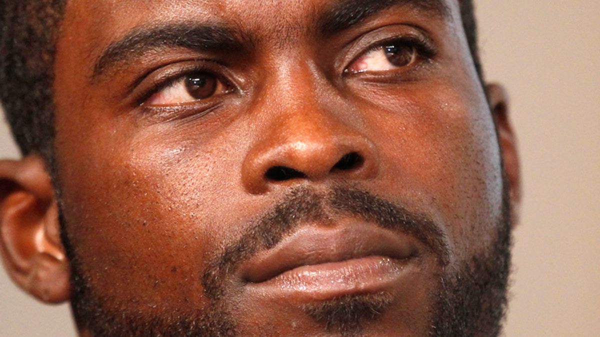 Michael Vick cancels book tour after threats