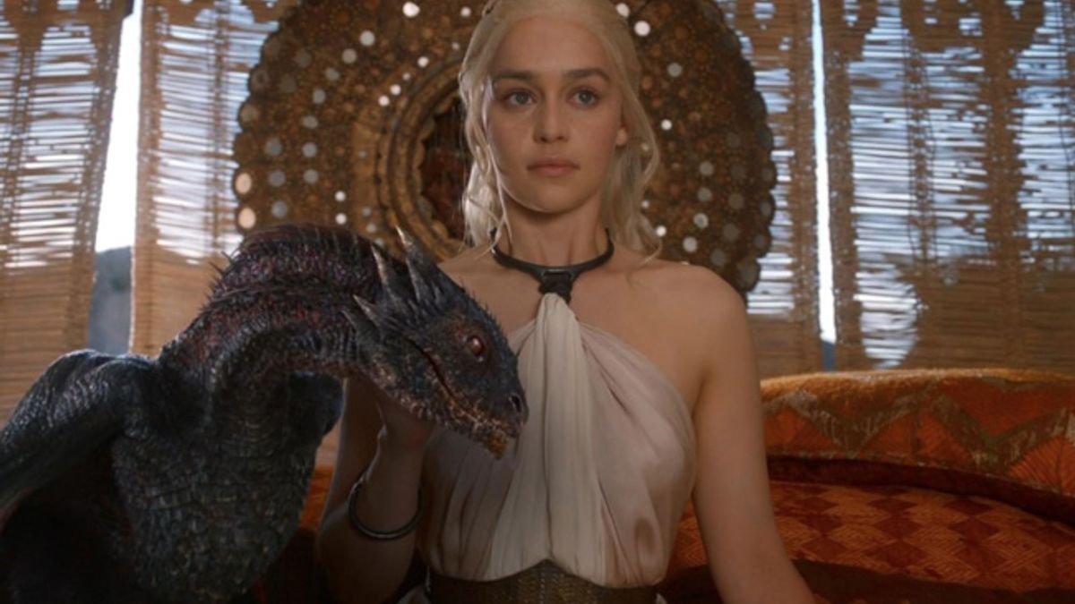 Are there sex scenes on game of thrones season premiere