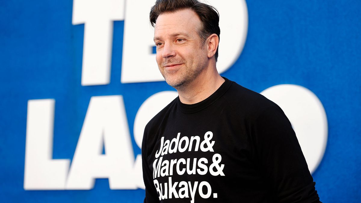 Jason Sudeikis Shows Support For Racially Abused England Soccer Players At 'Ted  Lasso' Premiere – Deadline