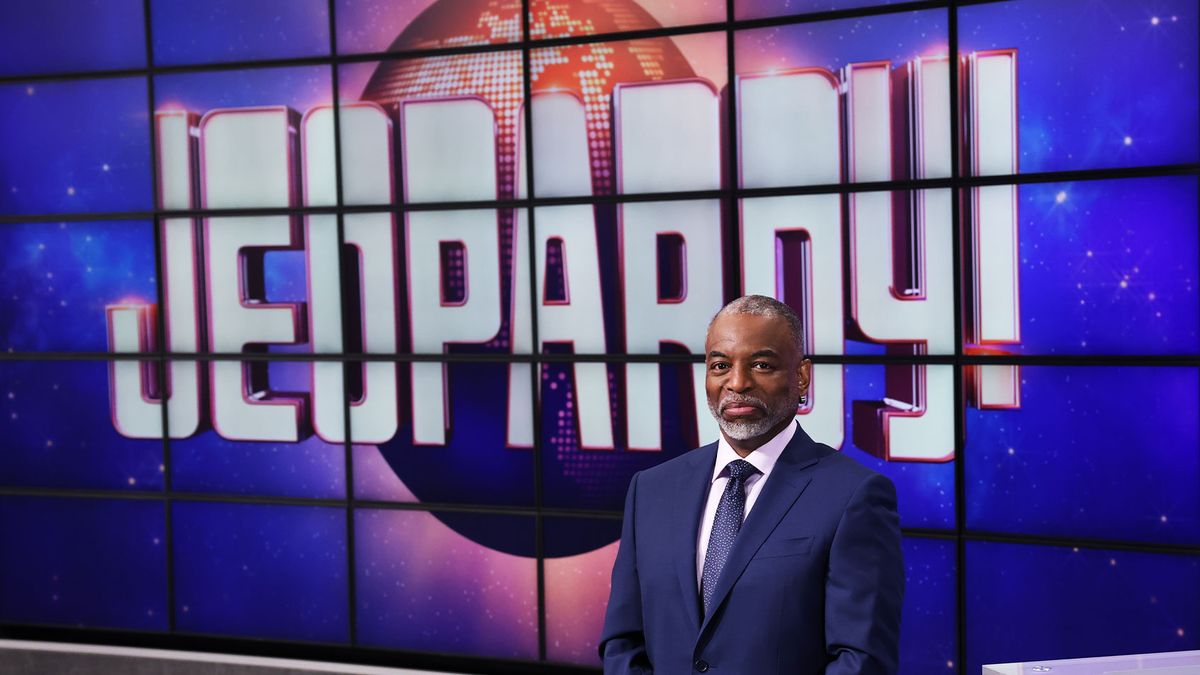 Jeopardy!' taps LeVar Burton, Robin Roberts and George Stephanopoulos to  guest host