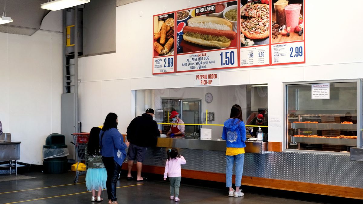 Inflation hits Costco food court with price increases on 2 items