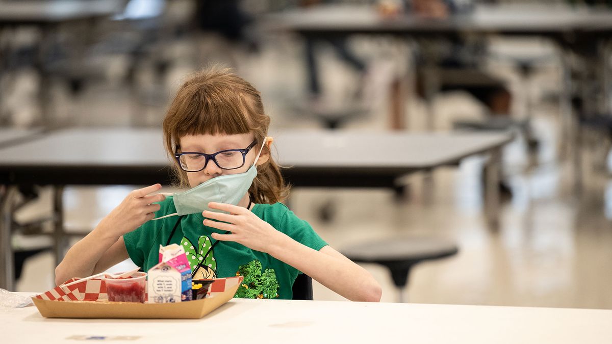 School apologizes after students' hot lunch thrown away due to