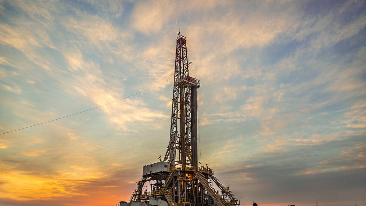 Drilling rig hires stock photography and images  Alamy