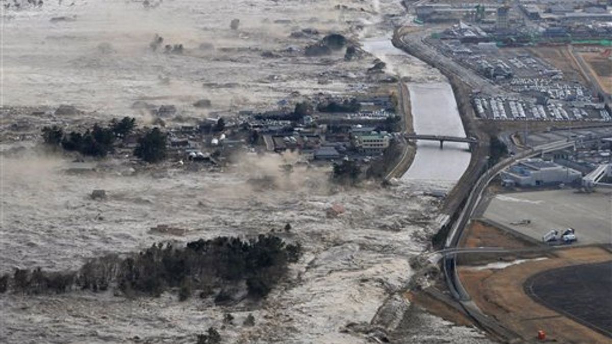 Japan quake victims enjoy their first baths since disaster