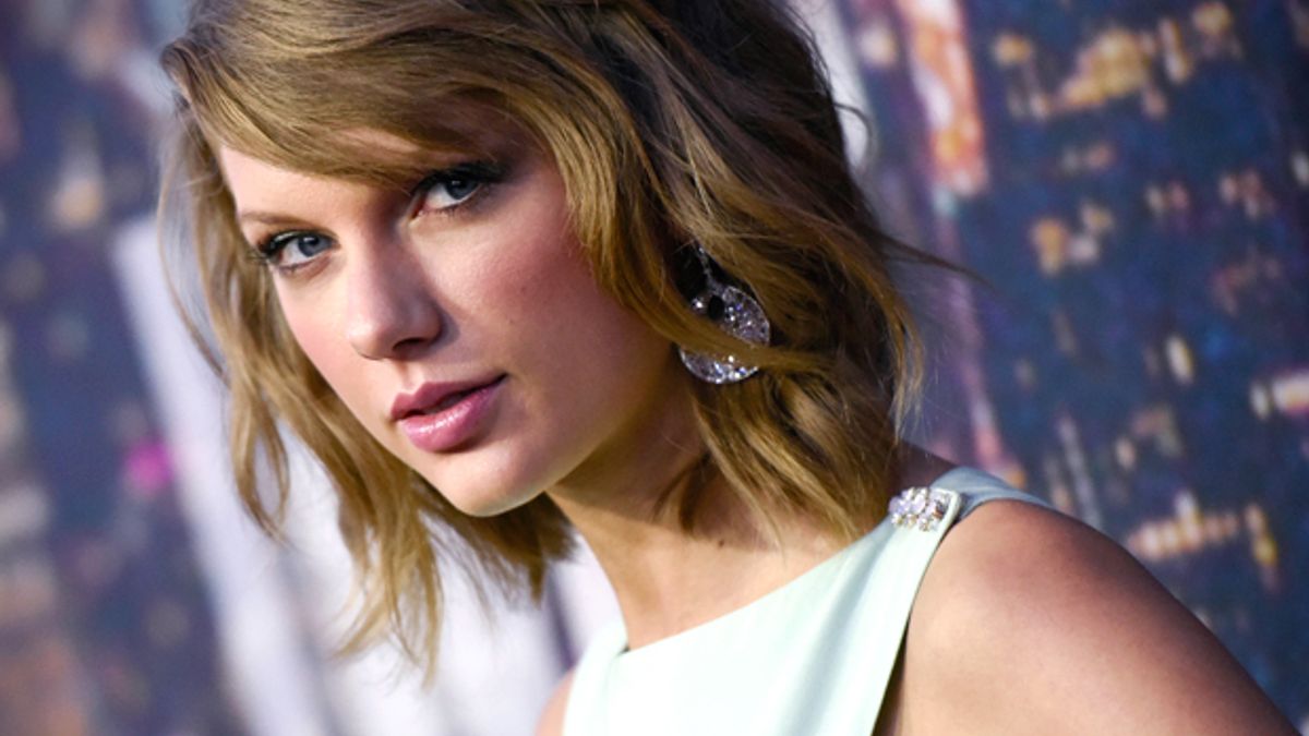 22 - Taylor Swift | iPad Case & Skin