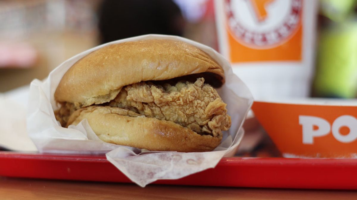 In the Popeyes vs Chick-fil-A fried chicken war, a sandwich is