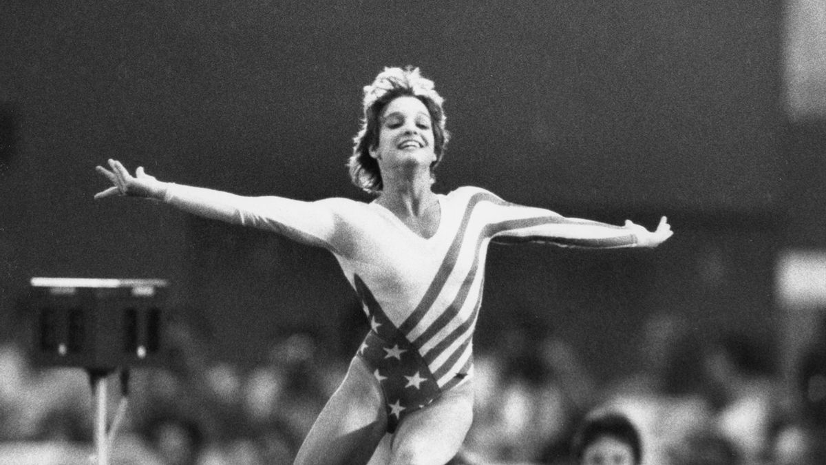 Former Olympic gymnast Mary Lou Retton 'fighting for her life' in ICU -  National