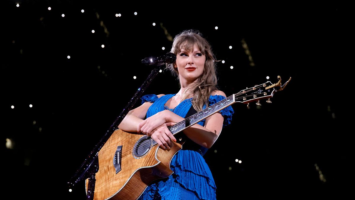 Taylor Swift teardrops Singing Doll