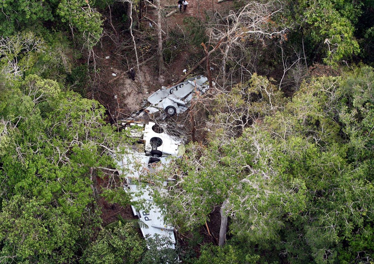 Part of the fuselage of the Gol airlines Boeing 737-800 that crashed in the jungle after clipping an Embraer Legacy 600XL executive jet last Friday, lies on the jungle floor at the Jarina Indian reserve in the Brazilian Amazon basin October 1, 2006. Rescuers recovered the first two bodies from the wreckage of the crashed Brazilian passenger plane in the Amazon jungle on Sunday and reported that none of the 155 people on board had survived, the Brazilian Airforce said.  REUTERS/Jamil Bittar  (BRAZIL)  (Reuters)