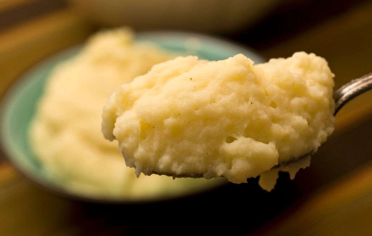 **FOR USE WITH AP LIFESTYLES**   Buttermilk Mashed Golden Potatoes are seen in this Tuesday, Sept. 28, 2008 photo.   By choosing Yukon Gold for your mashed potatoes you start with a naturally rich flavor and beautiful yellow color before adding the lower-fat ingredients for these mashed potatoes.   (AP Photo/Larry Crowe) (Larry Crowe)
