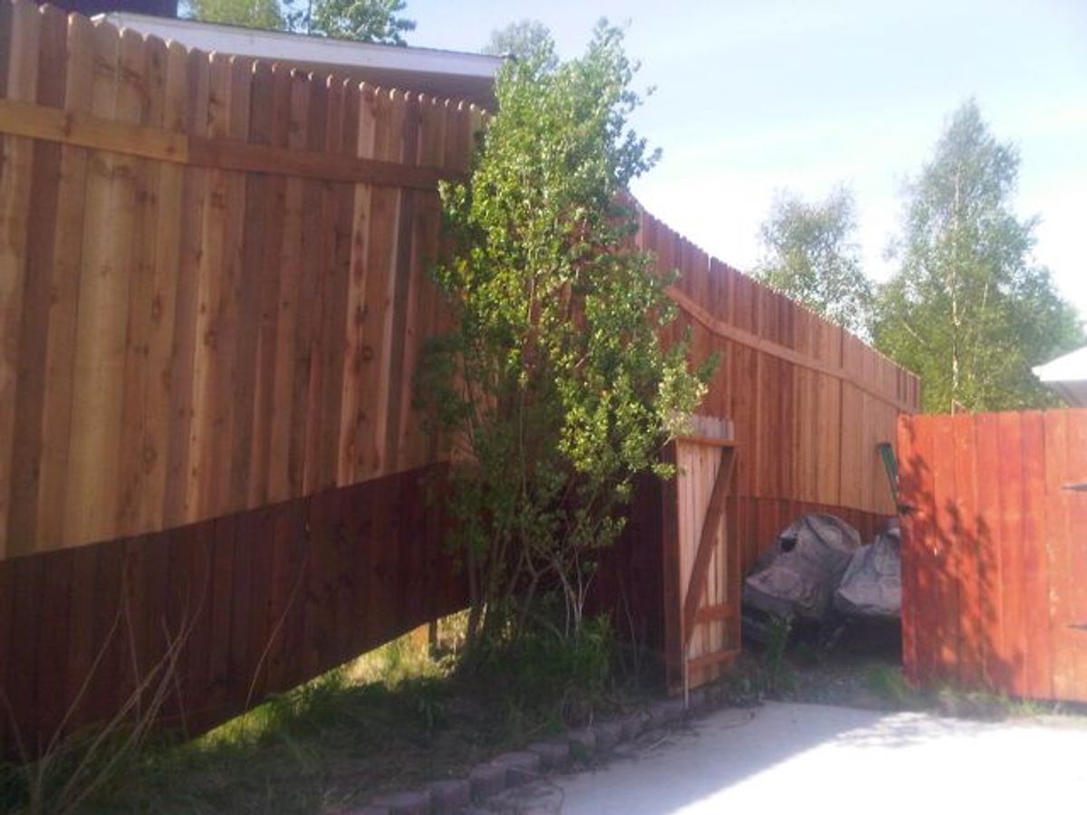 The photo of Sarah Palin's fence as posted on Greta Van Susteren's blog