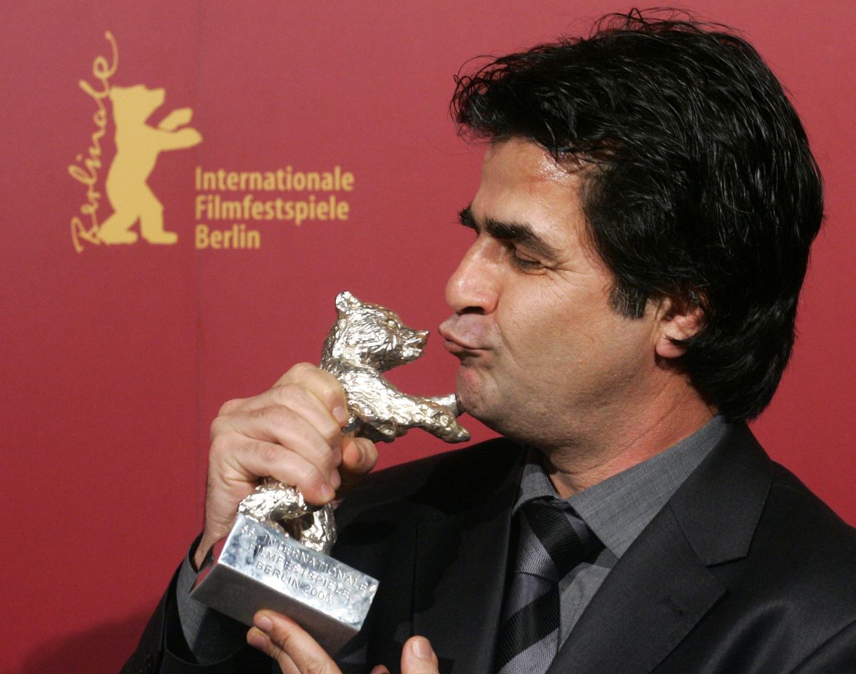Iranian director Jafar Panahi poses with his Silver Berlin Bear after the awarding ceremony at the 56th Berlinale International Film Festival in Berlin February 18, 2006. Panahi won the Grand Prix of the Jury for his film 'Offside'.     REUTERS/Arnd Wiegmann (Reuters)