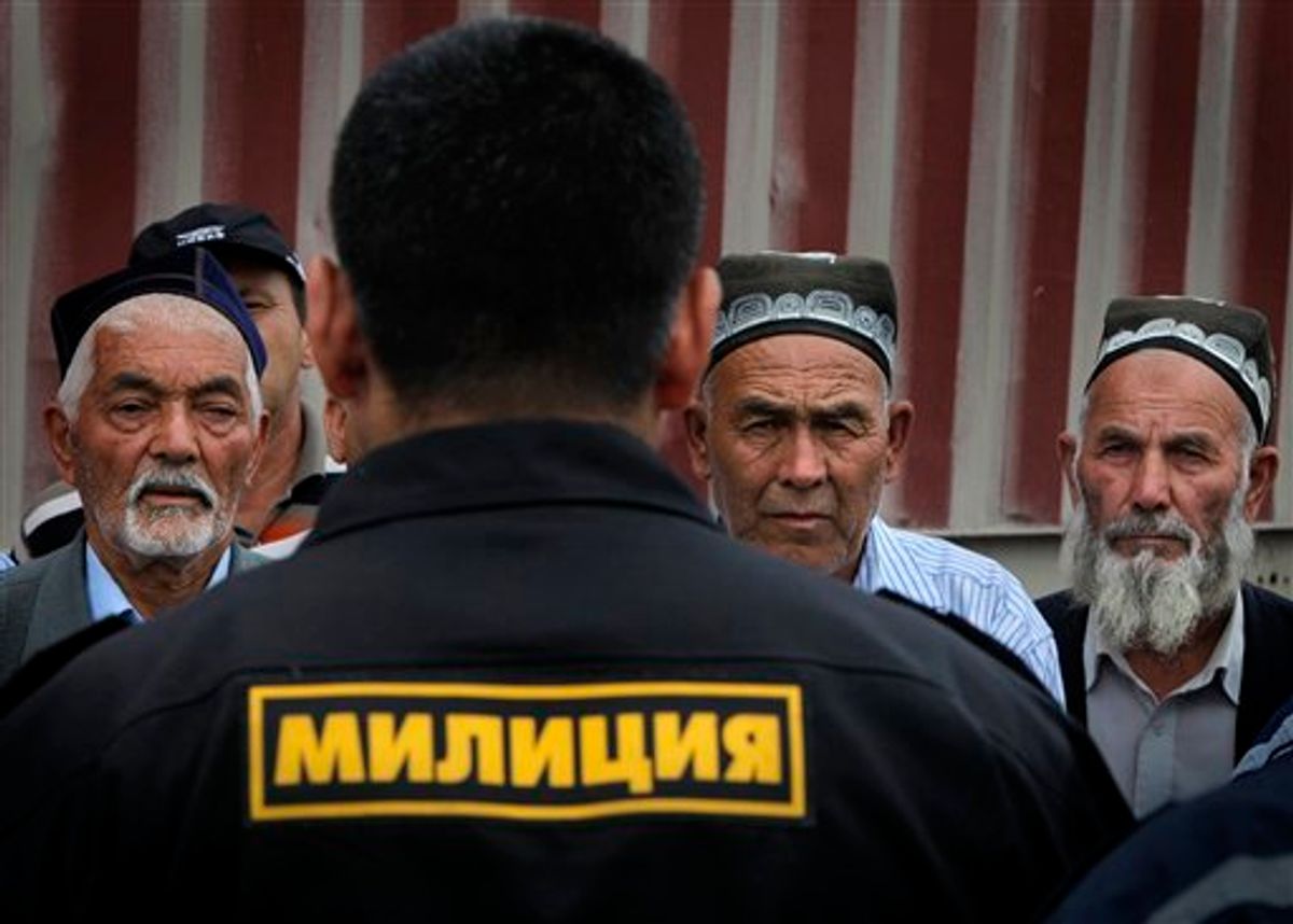 Ethnic Uzbek citizen listen to the head of local police, colonel Kursan Asanov, back to camera, during negotiations with local people in the Uzbek district of the southern Kyrgyz city of Osh, Kyrgyzstan, Thursday, June 17, 2010. Hundreds of thousands of Uzbeks fled their homes seeking refuge in neighboring Uzbekistan after deadly rampages by mobs of ethnic Kyrgyz.(AP Photo/Alexander Zemlianichenko) (AP)