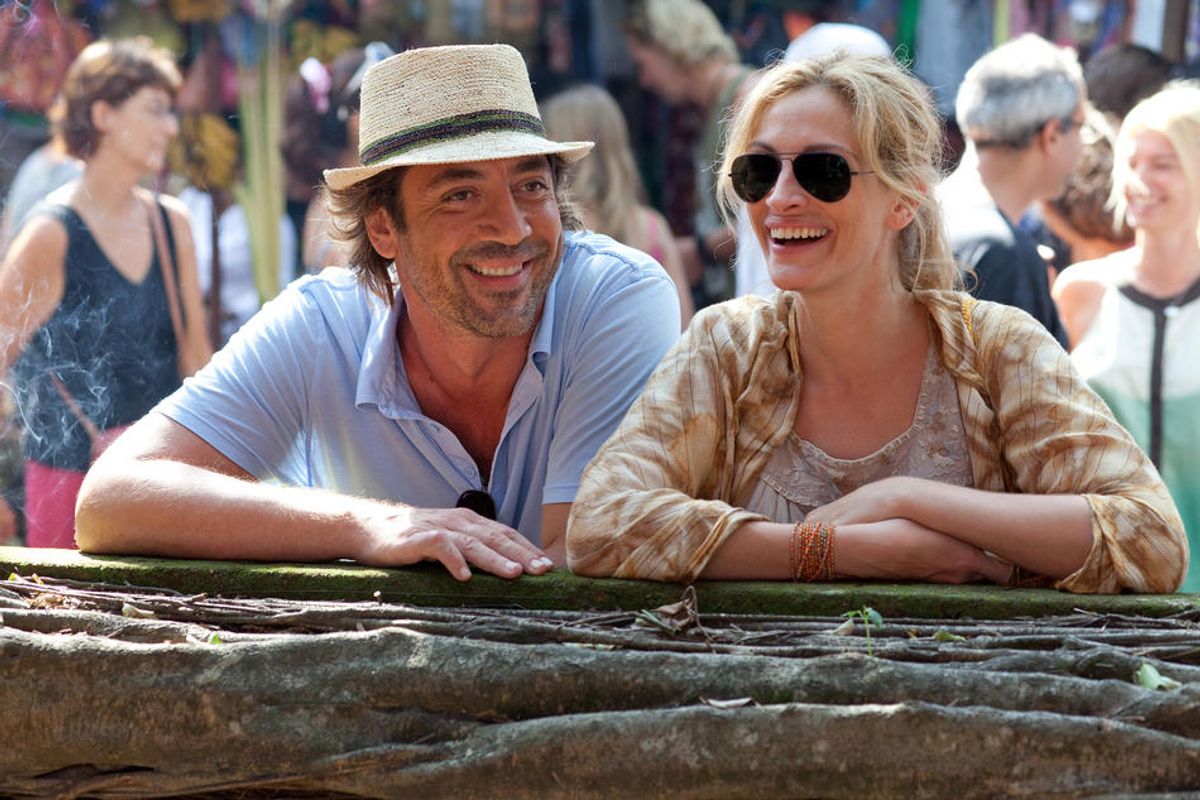 Javier Bardem as "Felipe" and Julia Roberts as "Elizabeth Gilbert" in Indonesia in Columbia Pictures' EAT PRAY LOVE.   (Photography By: FranÃ§ois Duhamel)