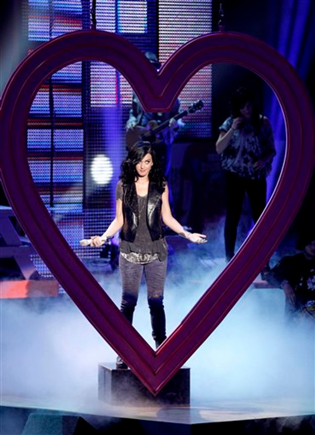 Host Katy Perry performs at the Teen Choice Awards on Sunday, Aug. 8, 2010 in Universal City, Calif. (AP Photo/Matt Sayles) (AP)