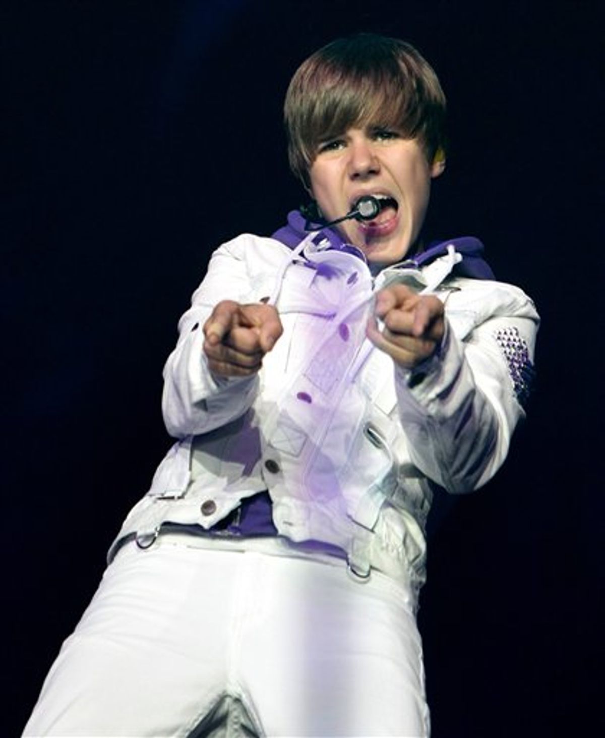 Canadian singer Justin Bieber performs in Vancouver, British Columbia, on Tuesday Oct. 19, 2010. (AP Photo/THE CANADIAN PRESS/Darryl Dyck) (AP)