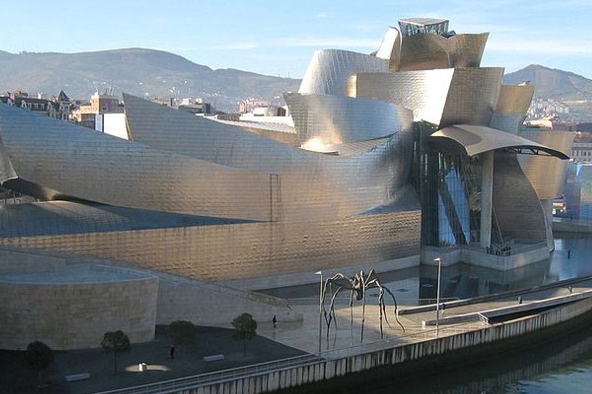 Frank Gehry's Guggenheim Museum in Bilbao, Spain (<a href="http://commons.wikimedia.org/wiki/File:Guggenheim-bilbao-jan05.jpg">MykReeve</a>)