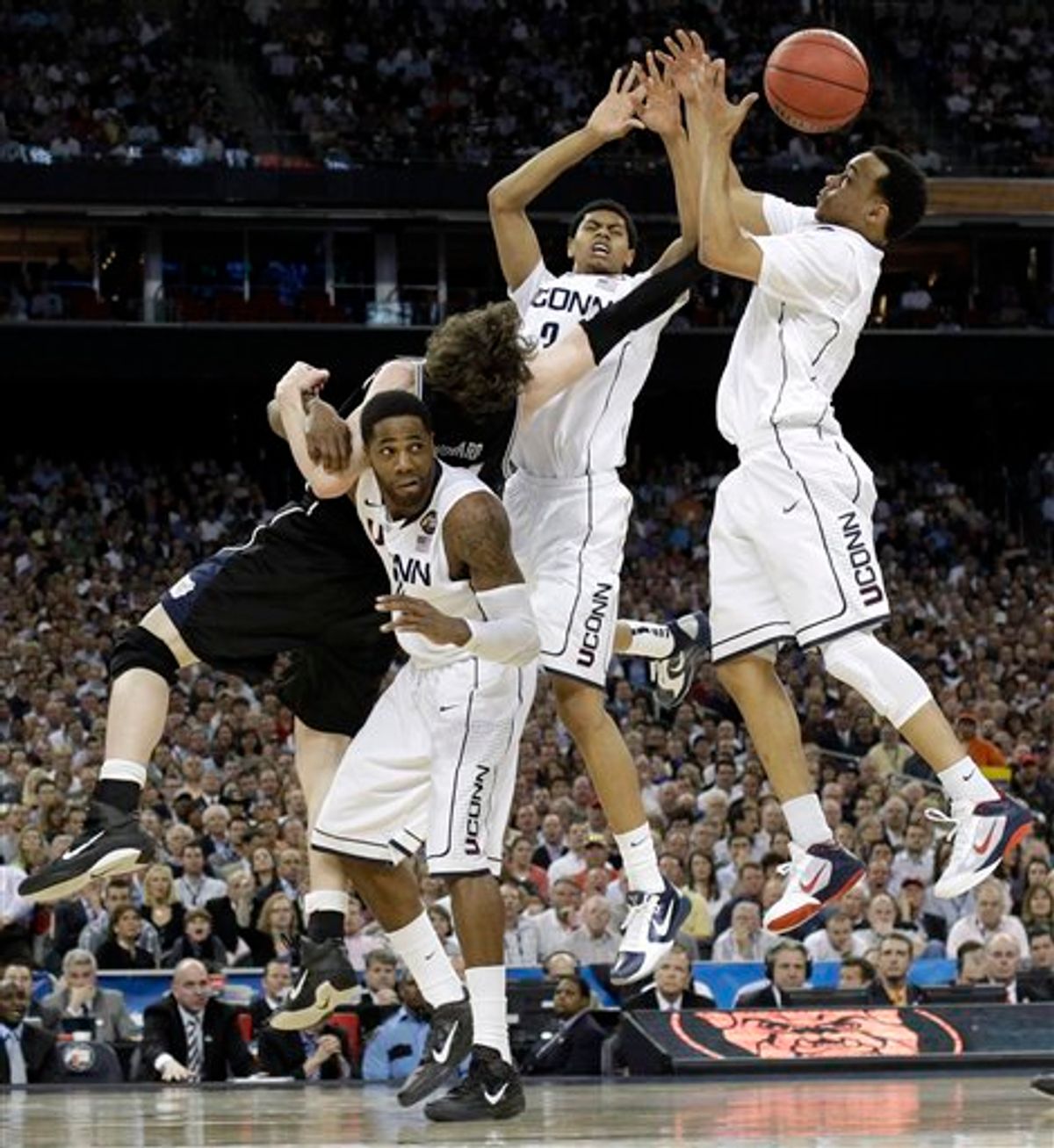 Butler's Matt Howard, left, fights for a rebound with Connecticut's Alex Oriakhi, Jeremy Lamb (3) and Shabazz Napier, right, during the second half of the men's NCAA Final Four college basketball championship game Monday, April 4, 2011, in Houston. (AP Photo/David J. Phillip) (AP)