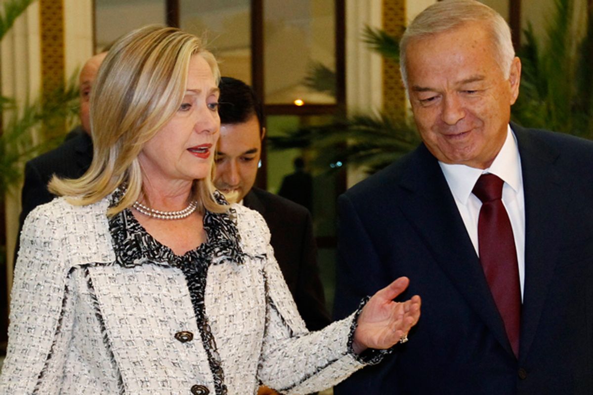 U.S. Secretary of State Hillary Clinton meets with Uzbekistan President Islam Karimov in Tashkent, Uzbekistan, October 22, 2011.         (Reuters/Kevin Lamarque)