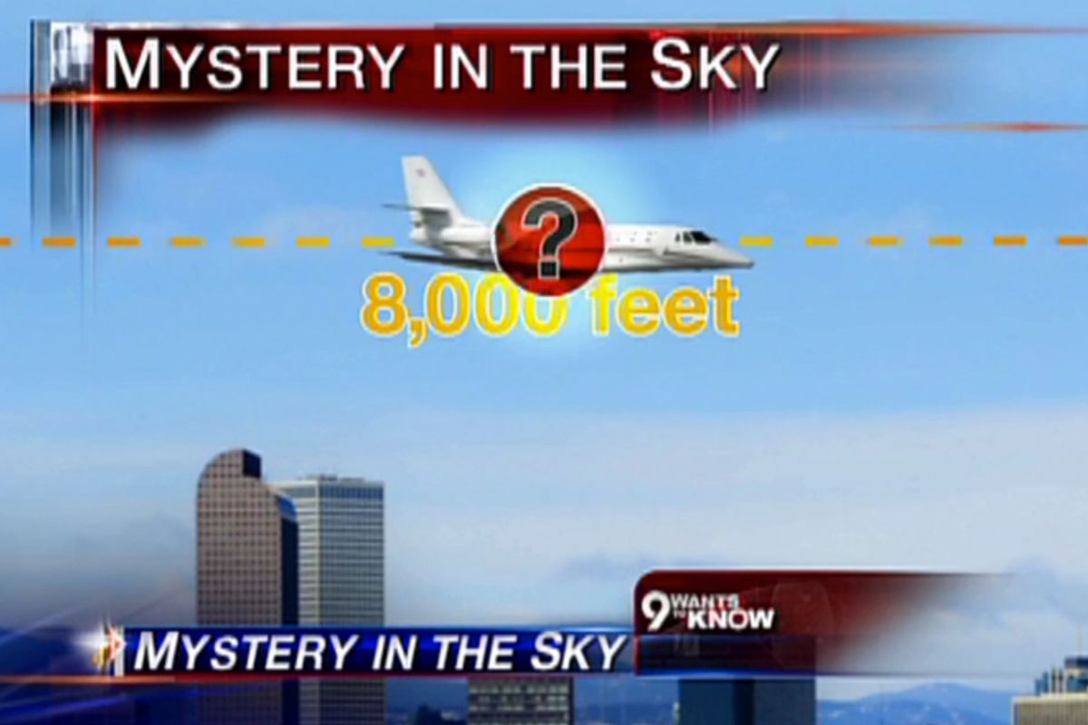     (<a href='http://www.9news.com/news/article/268207/188/Mystery-object-nearly-causes-mid-air-collision'>9news.com</a>)