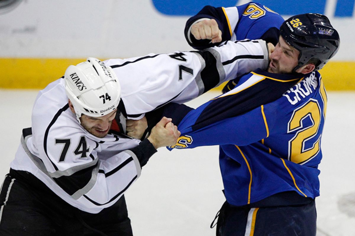 St. Louis Blues right wing B.J. Crombeen, right, and Los Angeles Kings left wing Dwight King fight during Game 2 of their NHL Western Conference semi-final playoff hockey game in St. Louis.   (Reuters/Sarah Conard)