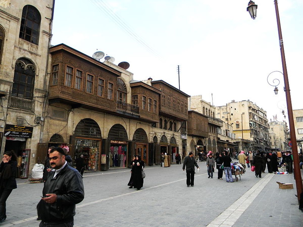  Entrance to ancient souk, Aleppo      ((Wikimedia))