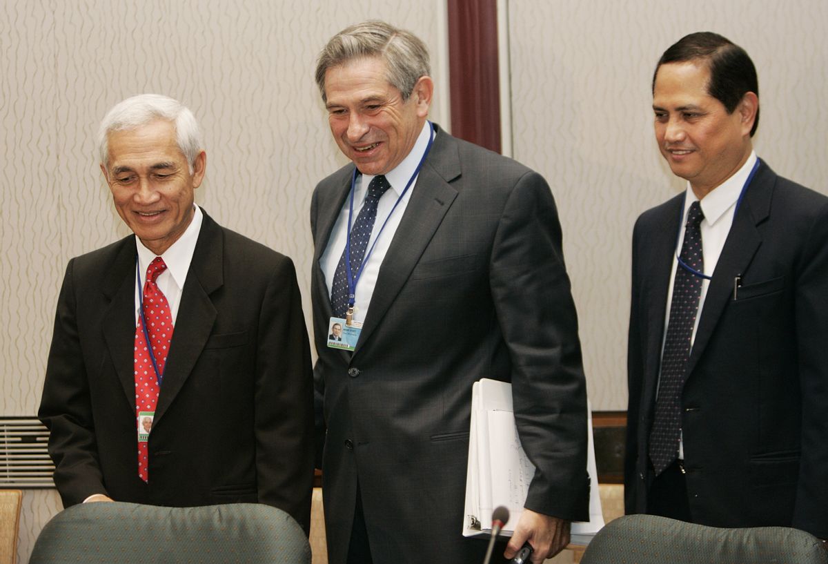 World Bank Group President Paul Wolfowitz, center, and Philippines Secretary of Finance and Chairman of G-24 Margarito Teves, left, and Philippine Undersecretary of Finance and Chairman of Deputies Roberto Tan, right.       (AP/Manuel Balce Ceneta)