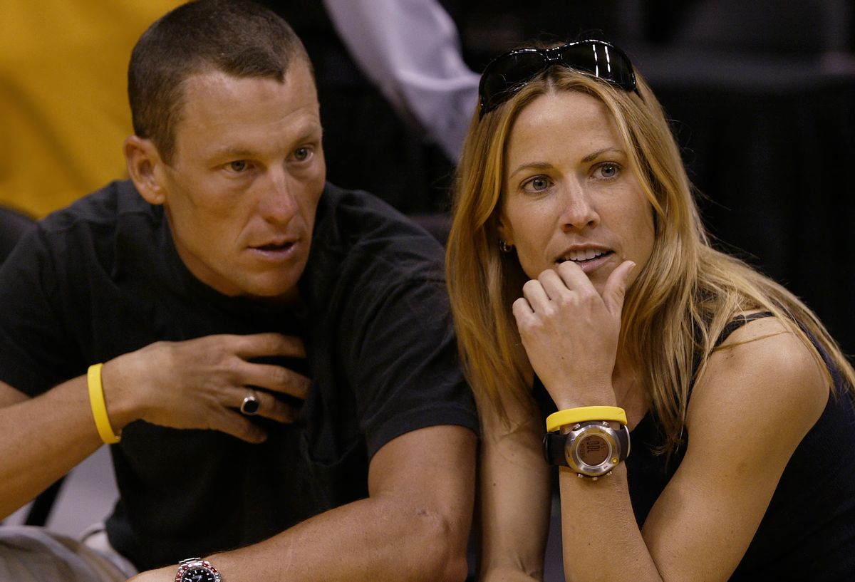 Lance Armstrong with then-girlfriend Sheryl Crow at a Los Angeles Lakers game in 2004.   (AP)