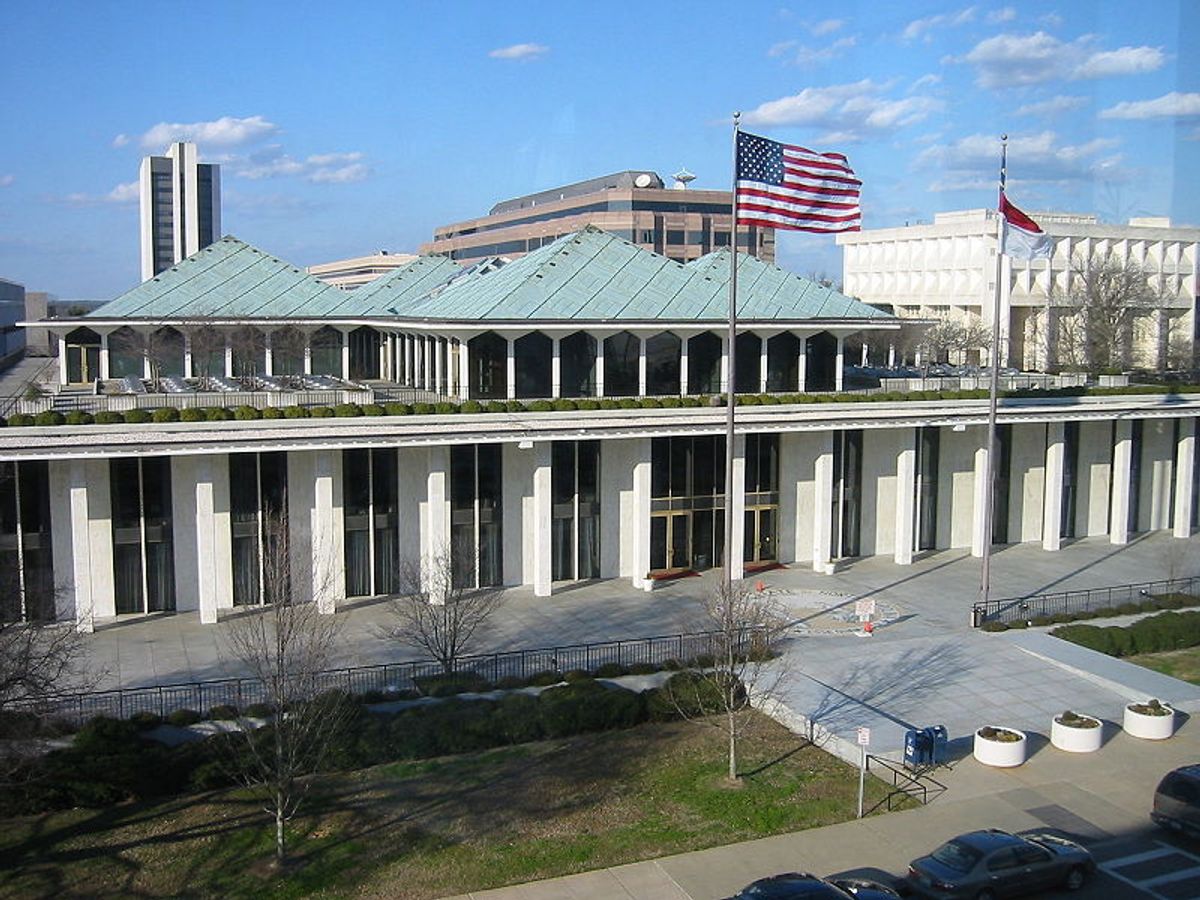North Carolina State Legislative Office Building    (Wikipedia/W Edward Callis III)
