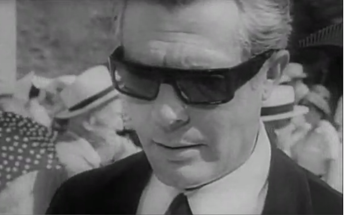  Marcello Mastroianni in Fellini's "8 1/2."   (Screenshot, YouTube)