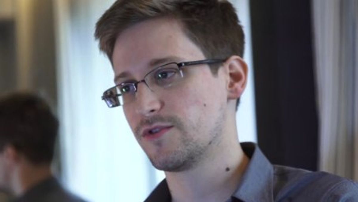 Edward Snowden, Internet babe 