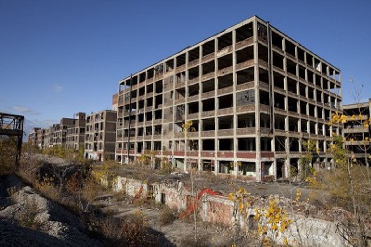 An abandonned car factory in Detroit                (Wikimedia)