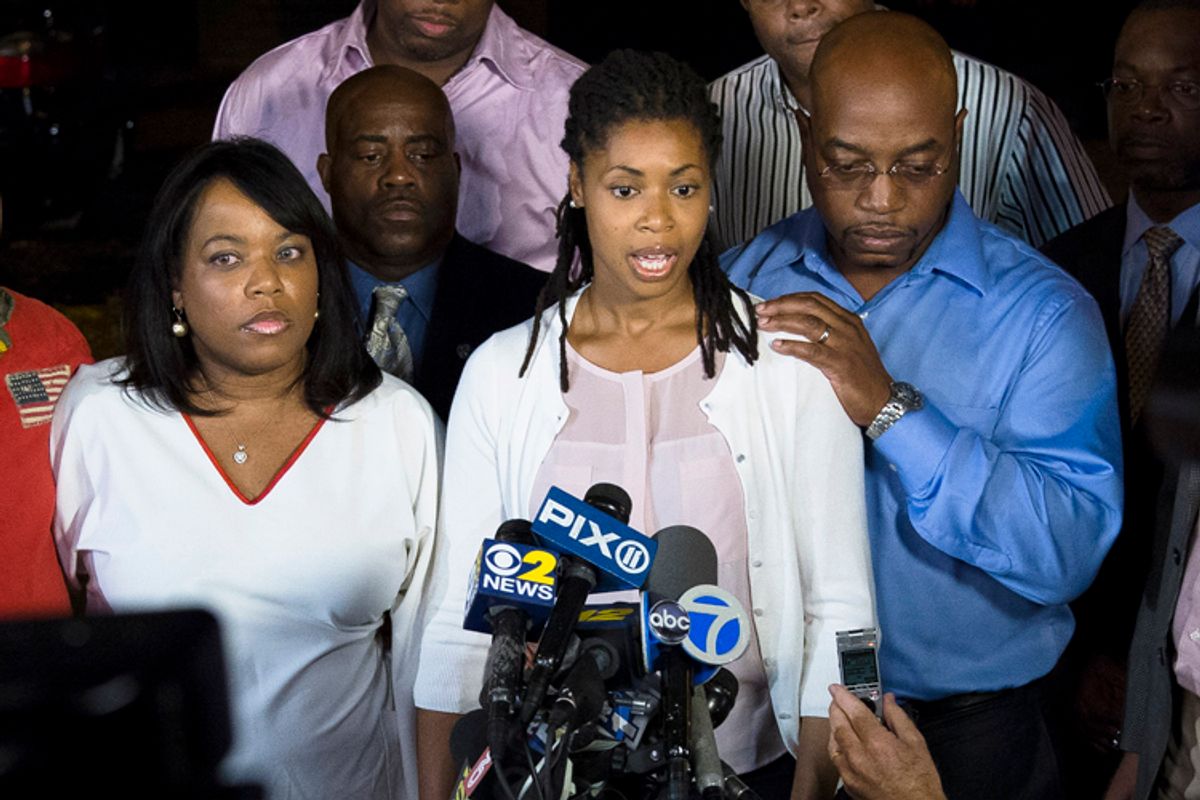 Amy Carey, center, sister of Miriam Carey, speaks to the media outside the home of her sister Valarie, second from left, in Brooklyn, Oct. 4, 2013.   (AP/John Minchillo)
