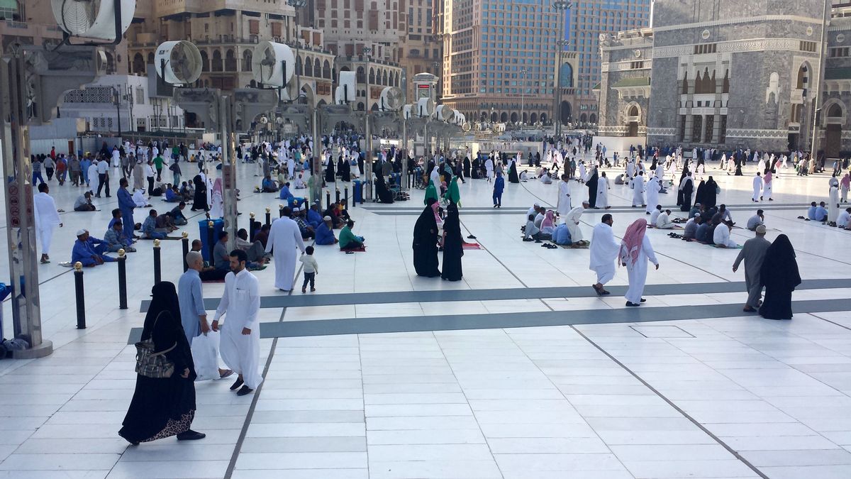 Worshippers outside of the Grand Mosque in Mecca, Saudi Arabia   (Associated Press)
