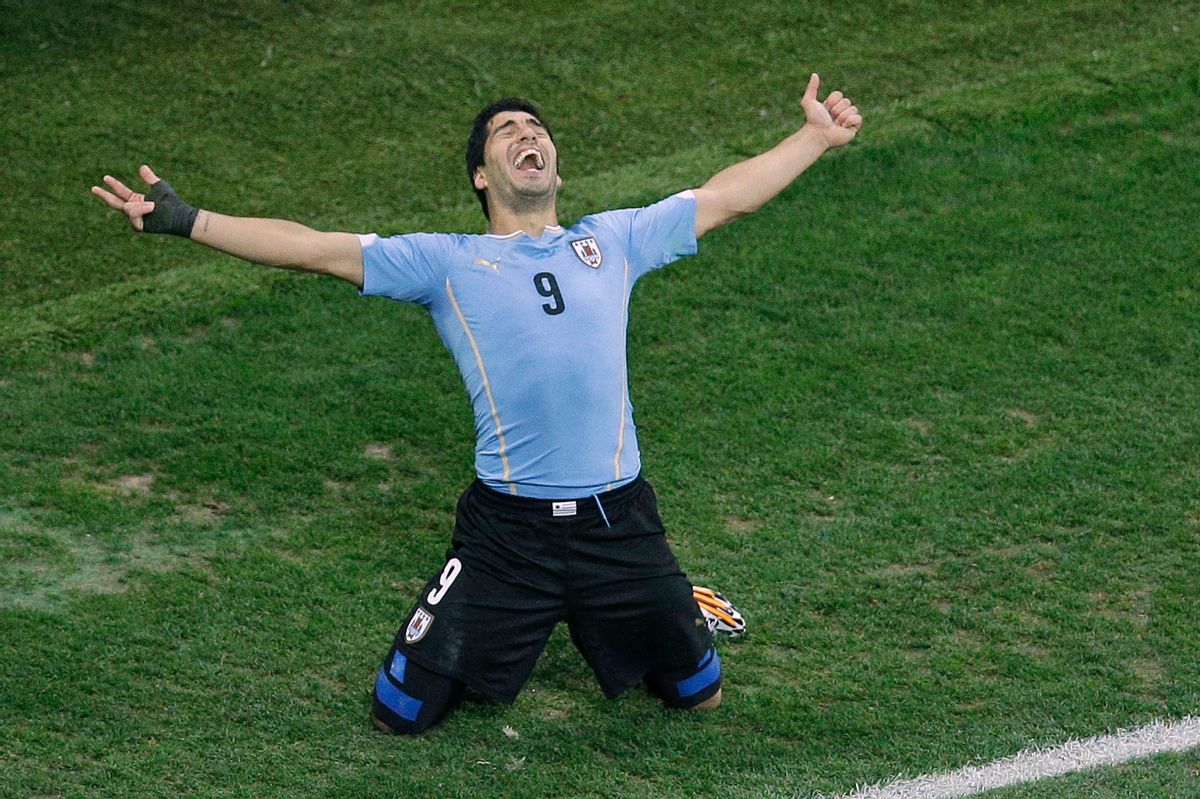 Uruguay's Luis Suarez celebrates scoring 2-1 during the group D World Cup soccer match between Uruguay and England at the Itaquerao Stadium in Sao Paulo, Brazil, Thursday, June 19, 2014.    (AP/Michael Sohn)