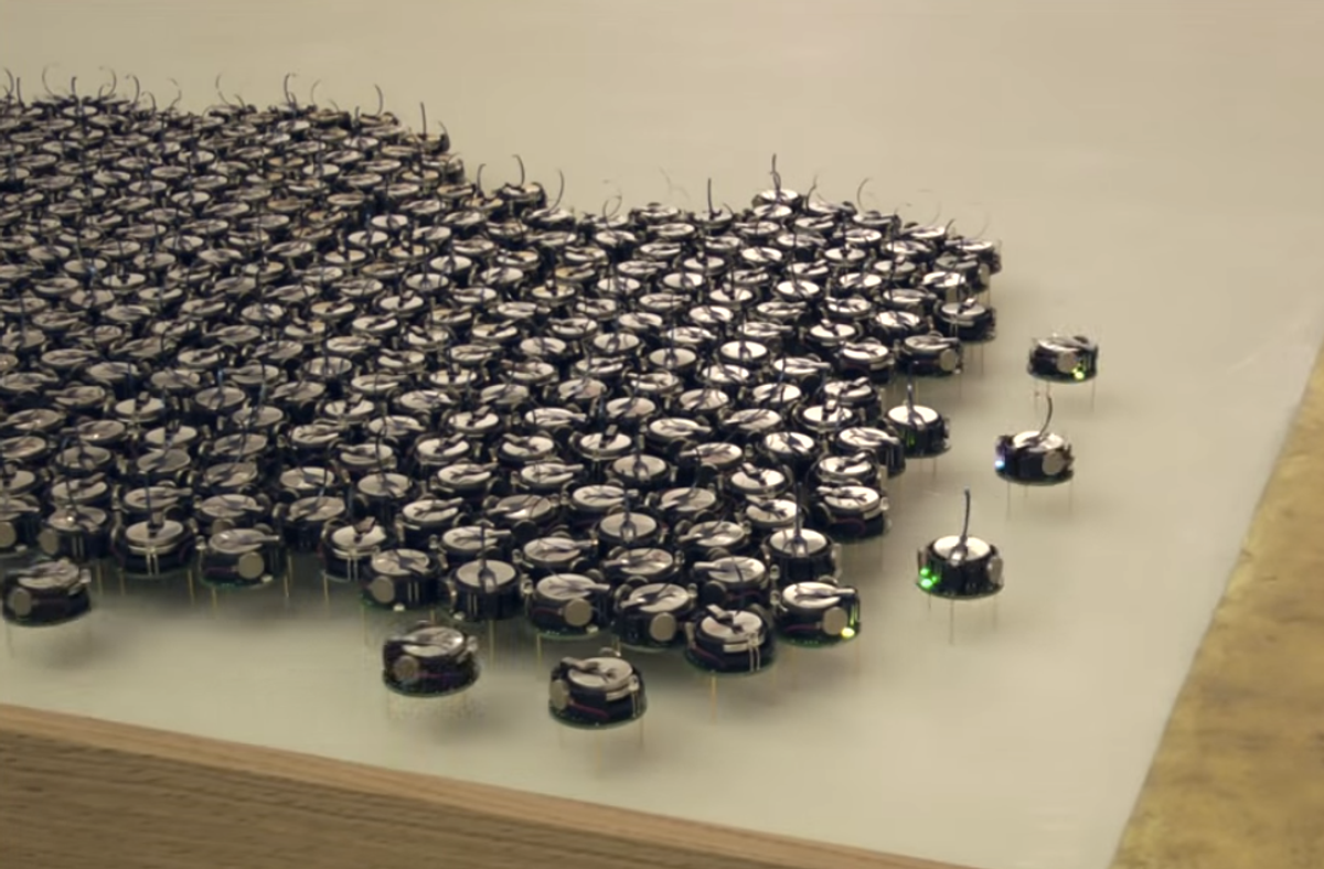  Kilobot swarm    (screenshot/Harvard)