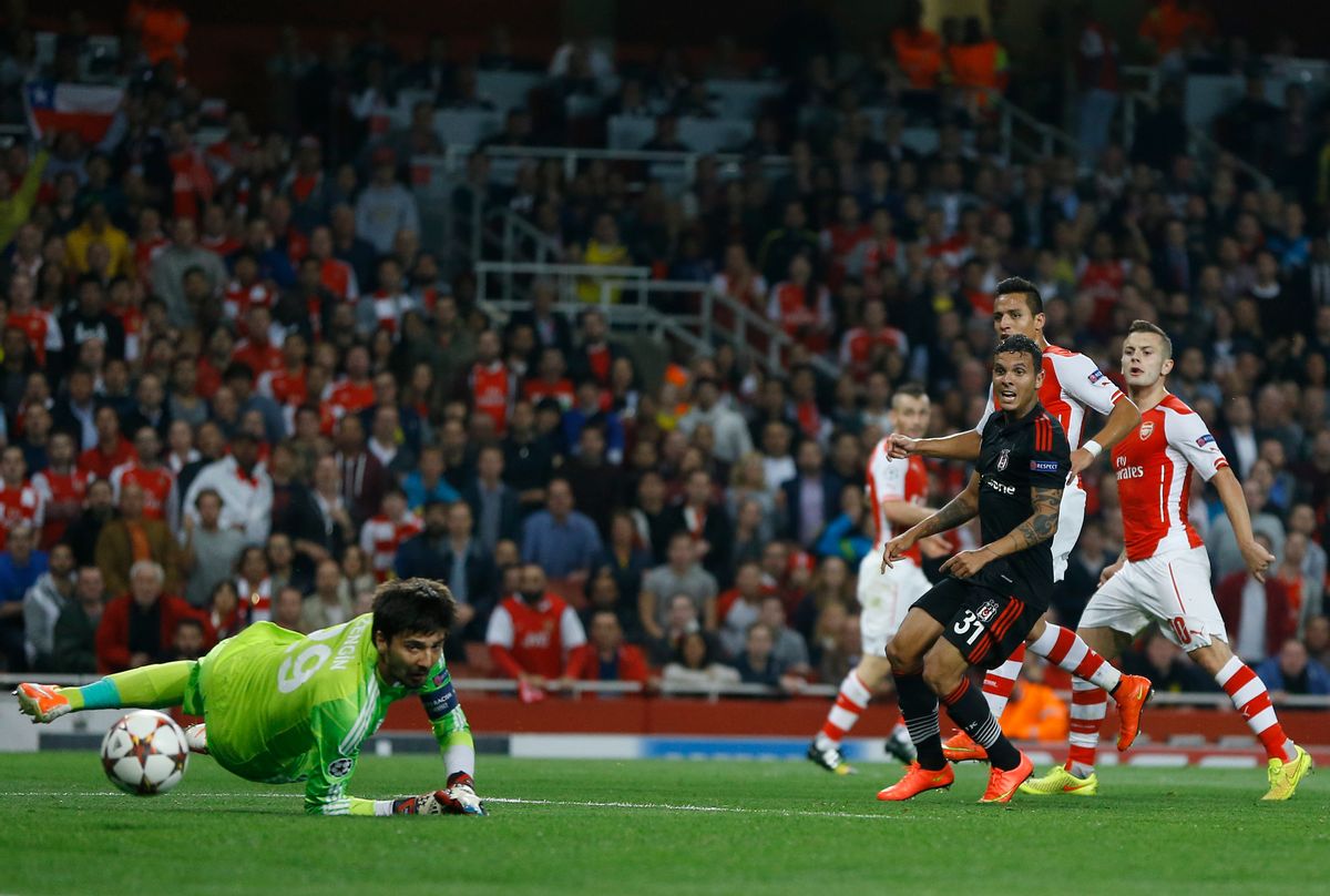 Arsenal's Alexis Sanchez, second right, scores a goal during a second leg Champions League qualifying soccer match between Arsenal and Besiktas at Emirates Stadium in London Wednesday, Aug. 27, 2014.(AP Photo/Kirsty Wigglesworth) (AP)