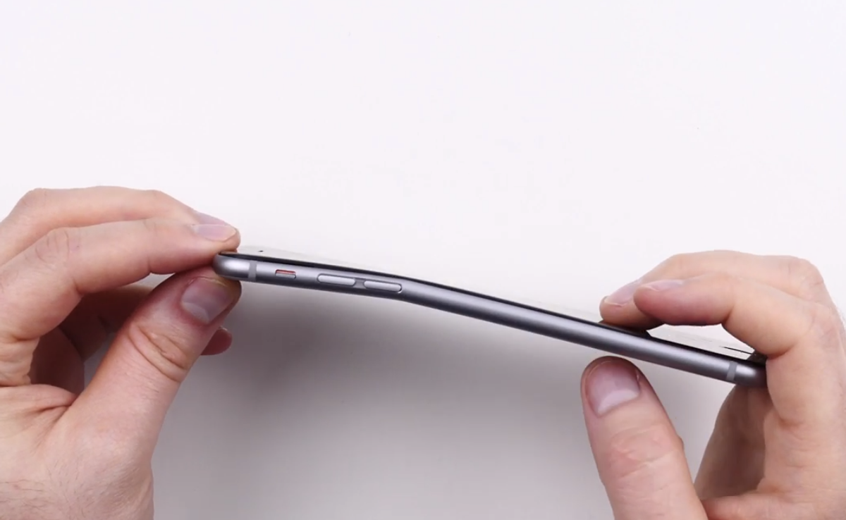 Unbox Therapy performs a bend test on the iPhone 6 Plus   (screenshot/Unbox Therapy)