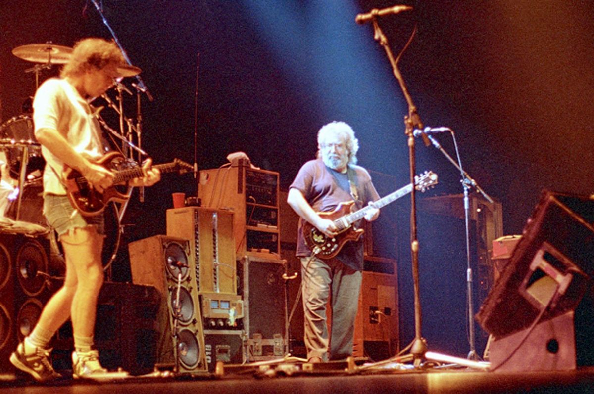 Bob Weir and Jerry Garcia of the Grateful Dead, at Madison Square Garden, Sept. 15, 1987.   (AP/Corey Struller)