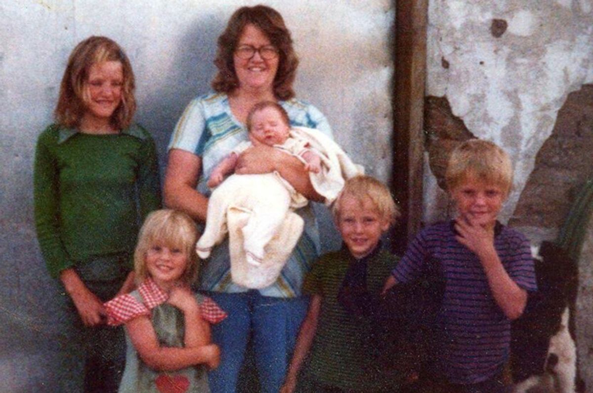 A childhood photograph of Ruth Wariner (second from left) with her
mother and siblings in Chihuahua, Mexico, 1977.  