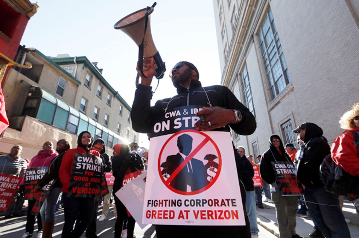 Verizon workers picket in Philadelphia, April 13, 2016.   (AP/Matt Rourke)