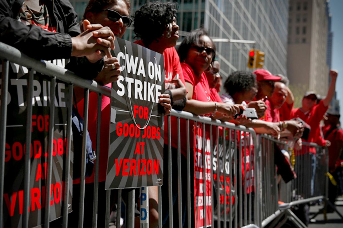 People demonstrate outside a Verizon store during a strike in New York, April 18, 2016.   (Reuters/Shannon Stapleton)
