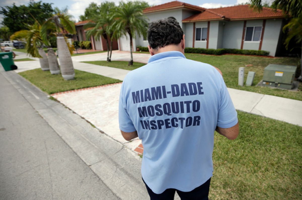 An inspector with the Miami Dade County mosquito control unit, April 12, 2016, in Miami,  Fla.   (AP/Lynne Sladky)