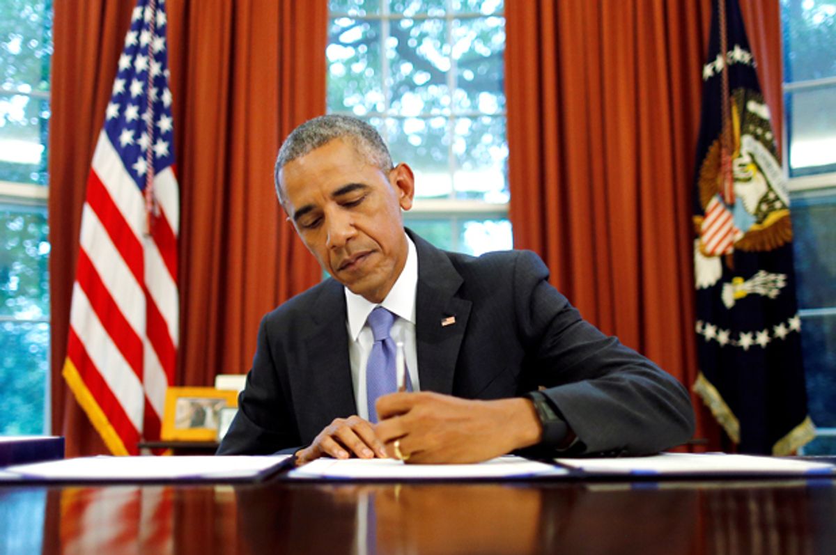Barack Obama signs into law the Puerto Rico Oversight, Management and Economic Stability Act, June 30, 2016.   (Reuters/Carlos Barria)