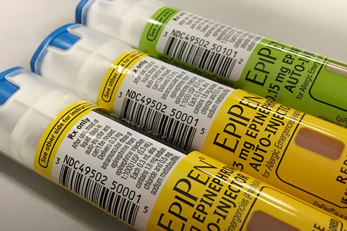 EpiPen auto-injection epinephrine pens manufactured by Mylan NV pharmaceutical company for use by severe allergy sufferers are seen in Washington, U.S. August 24, 2016.  REUTERS/Jim Bourg - RTX2MWU3 (Reuters/Jim Bourg)