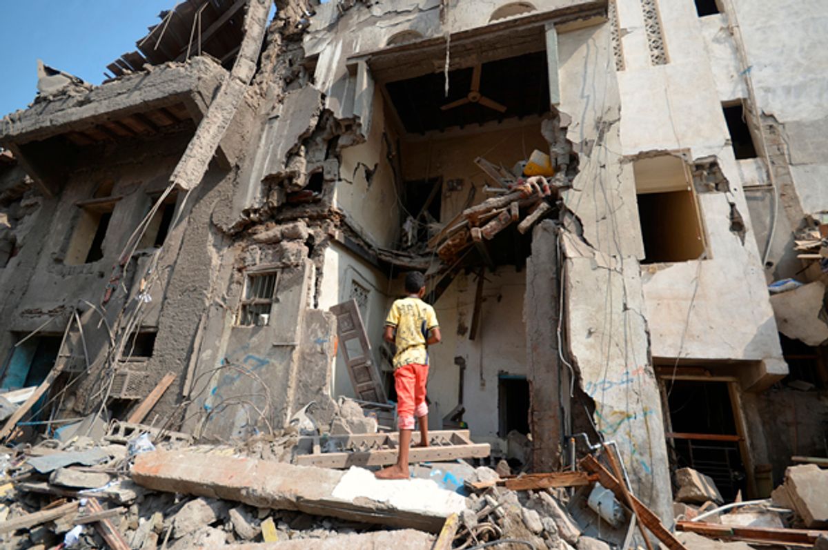 A boy looks at a damaged house at the site of a Saudi-led air strike in the Red Sea port city of Hodeidah, Yemen September 22, 2016.    (Reuters/Abduljabbar Zeyad)