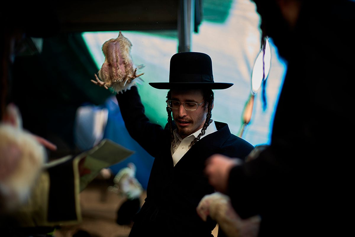 JERUSALEM, ISRAEL - OCTOBER 10:  An Ultra-Orthodox Jewish man performs the Kaparot ceremony on October 10, 2016 in Jerusalem, Israel.  (Getty Images)